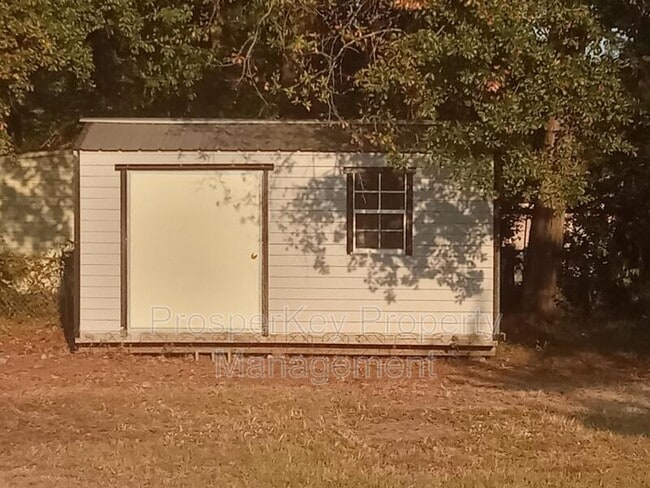 Building Photo - 2800 4th Ave