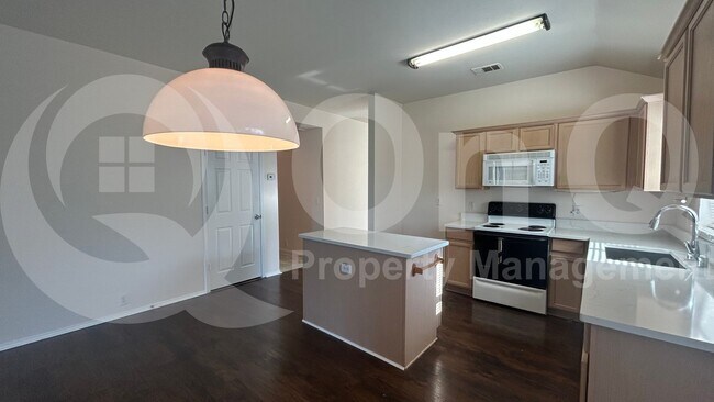 Building Photo - 3003 Elderberry Dr