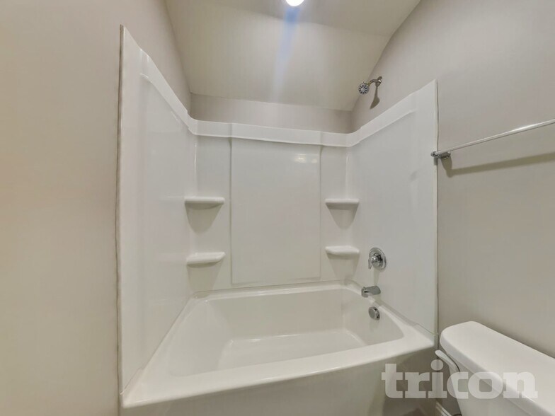 Building Photo - 225 Highview Dr