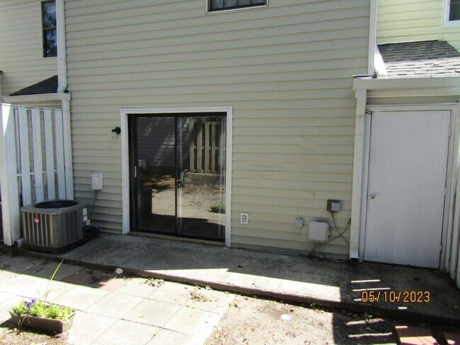 Building Photo - 6703 Jefferson Pl