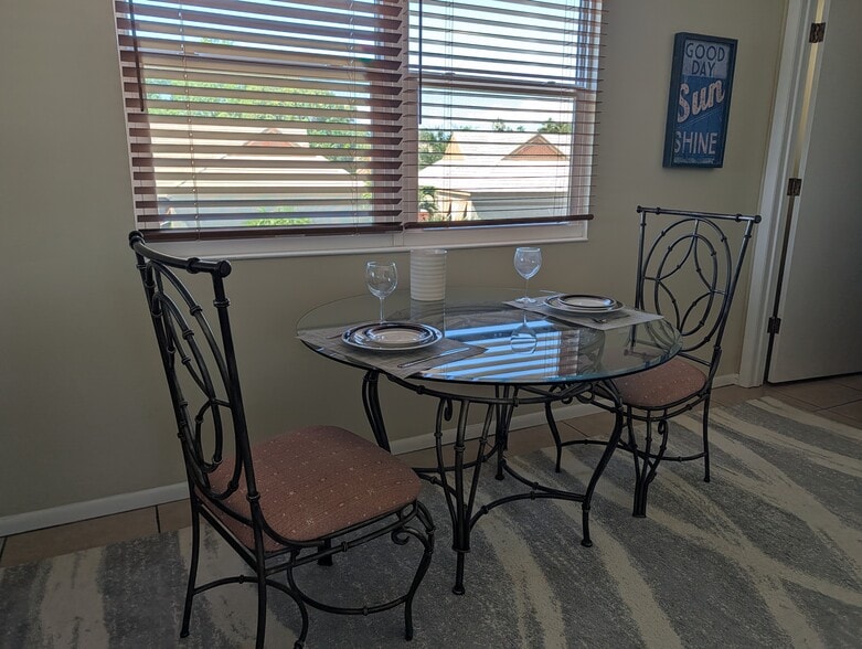Breakfast Nook - 3822 59th Ave W