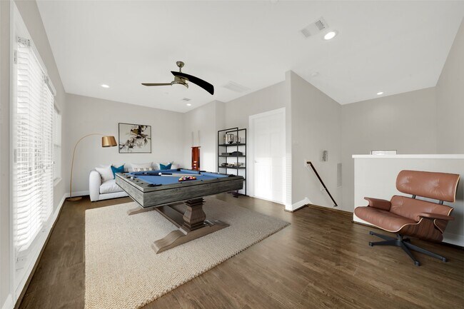 Building Photo - 2609 Riverside Dr
