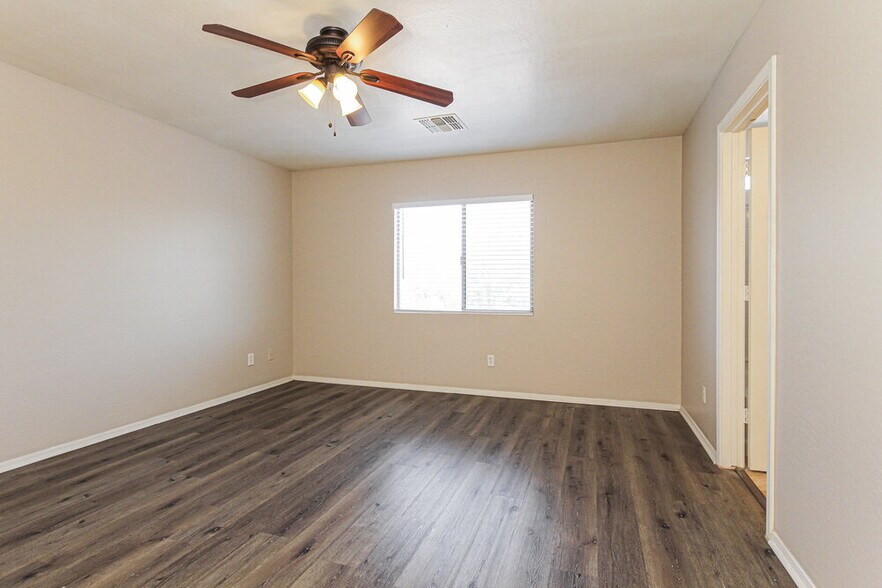 Building Photo - 5206 W Glass Ln