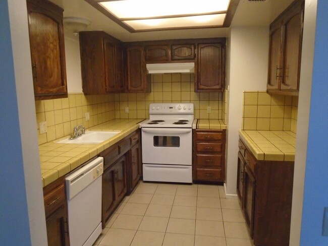 Building Photo - 3208 La Costa St
