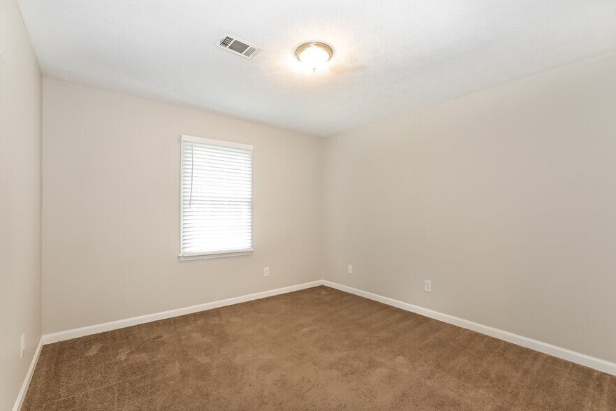 Building Photo - 3568 Fernbrook Dr