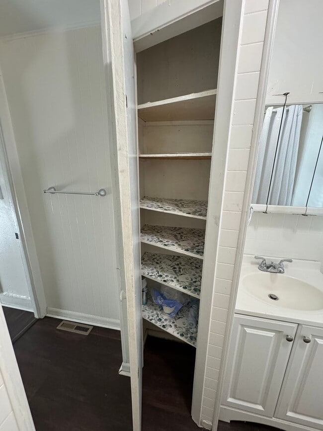 Building Photo - 3 Bedroom 1.5 Bath in Natrona Heights!