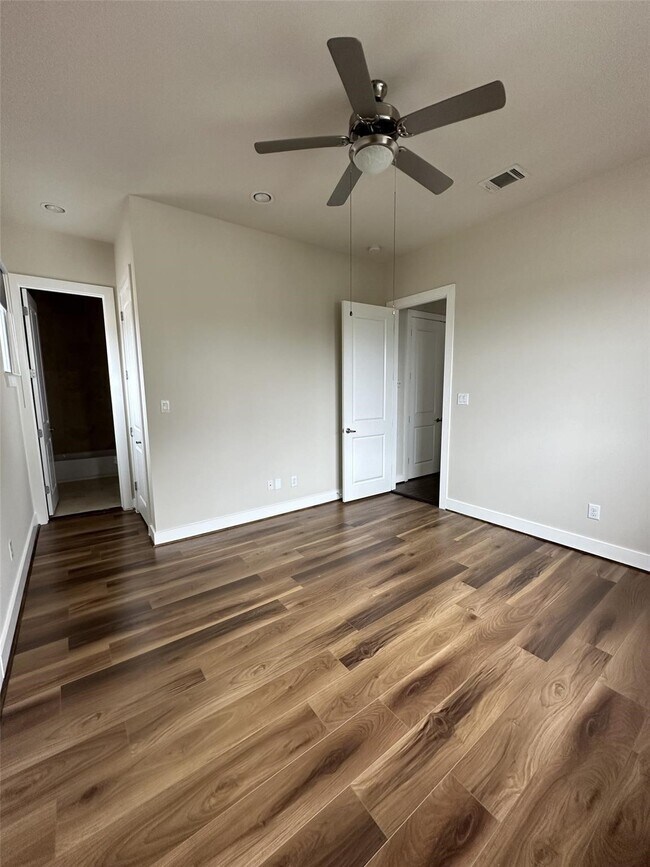 Building Photo - 4106 Marina St