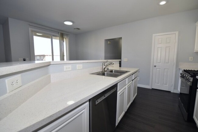 Building Photo - Spacious 2-bed 2-bath with Attached Car Ga...