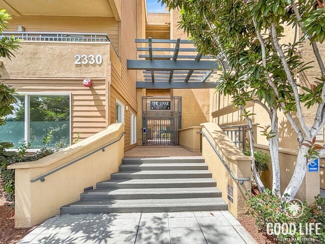Building Photo - Beautiful 2BD/2.5BA Condo in Bankers Hill W/ W/D, A/C, Patio Area and Community Gym!