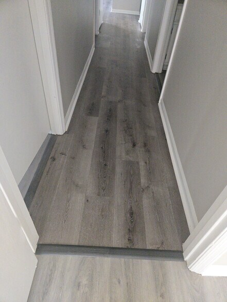 Building Photo - Room in Apartment on Arlyn Cir