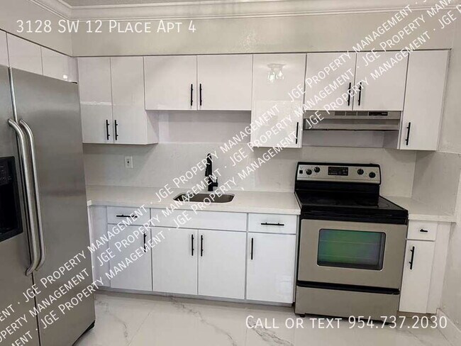 Building Photo - 3128 SW 12th Pl