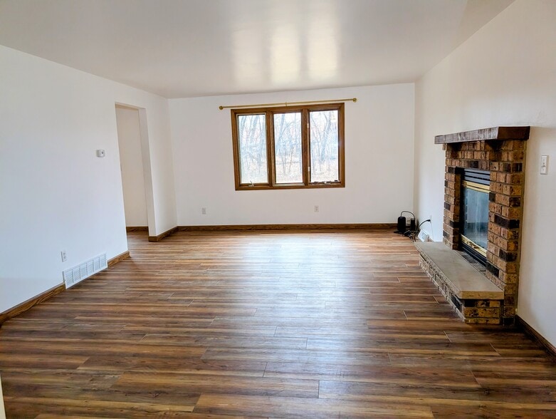 Living Room - 2043 Hilltop Dr