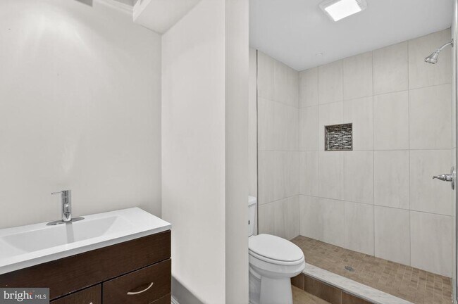 Building Photo - 2136 E Dauphin St