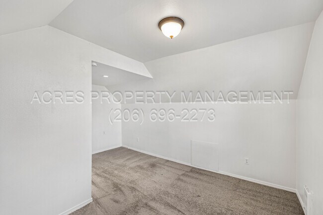 Building Photo - 2034 E 34th St