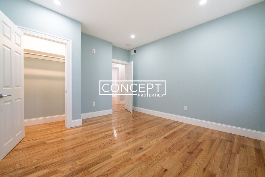 Building Photo - 372 Oxford St