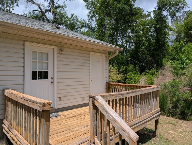 ack Porch - 2423 Chateau Ln