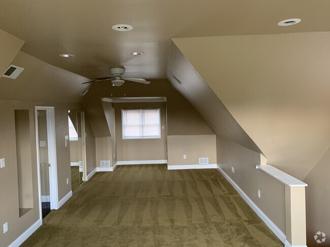 Bedroom #2 with private bath - 325 Hallock St