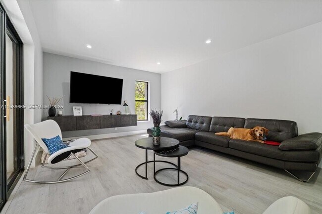 Building Photo - 3627 Cocoplum Cir