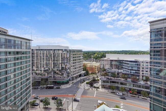 Building Photo - 851 N Glebe Rd