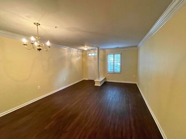 Building Photo - Beautiful 2BR, 2.5BA Townhouse Style Condo Near Old Town Alexandria