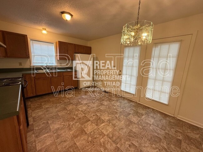 Building Photo - 1805 Cody Ave