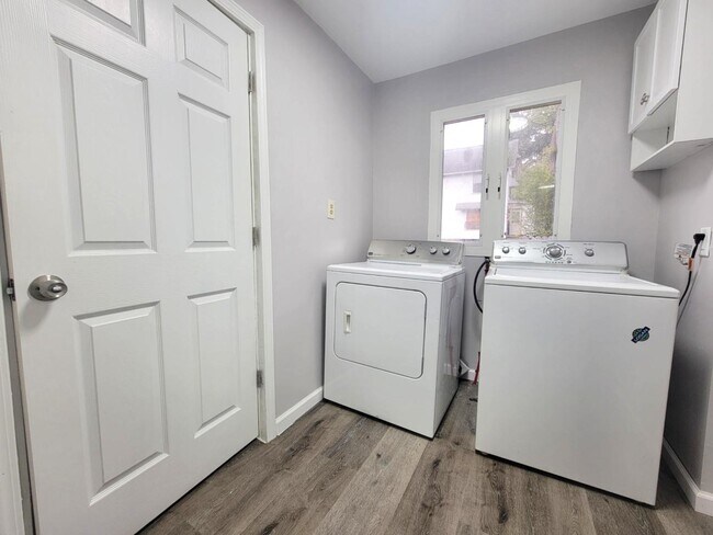 Building Photo - 2153 11th St SW