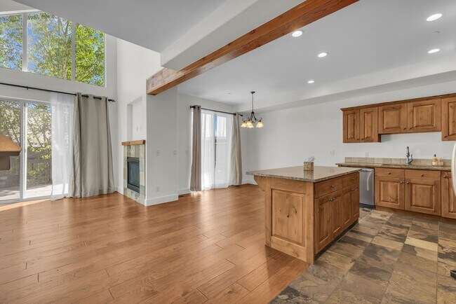 Building Photo - Quarry Village Townhome