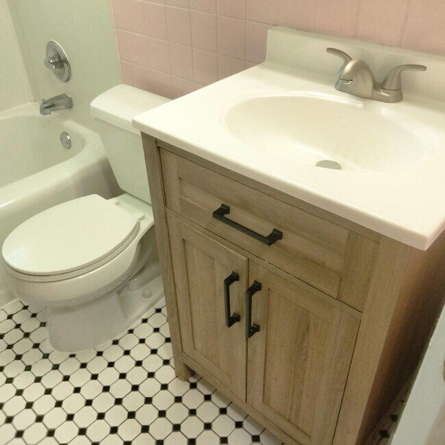 Building Photo - 1125 Walker Ave