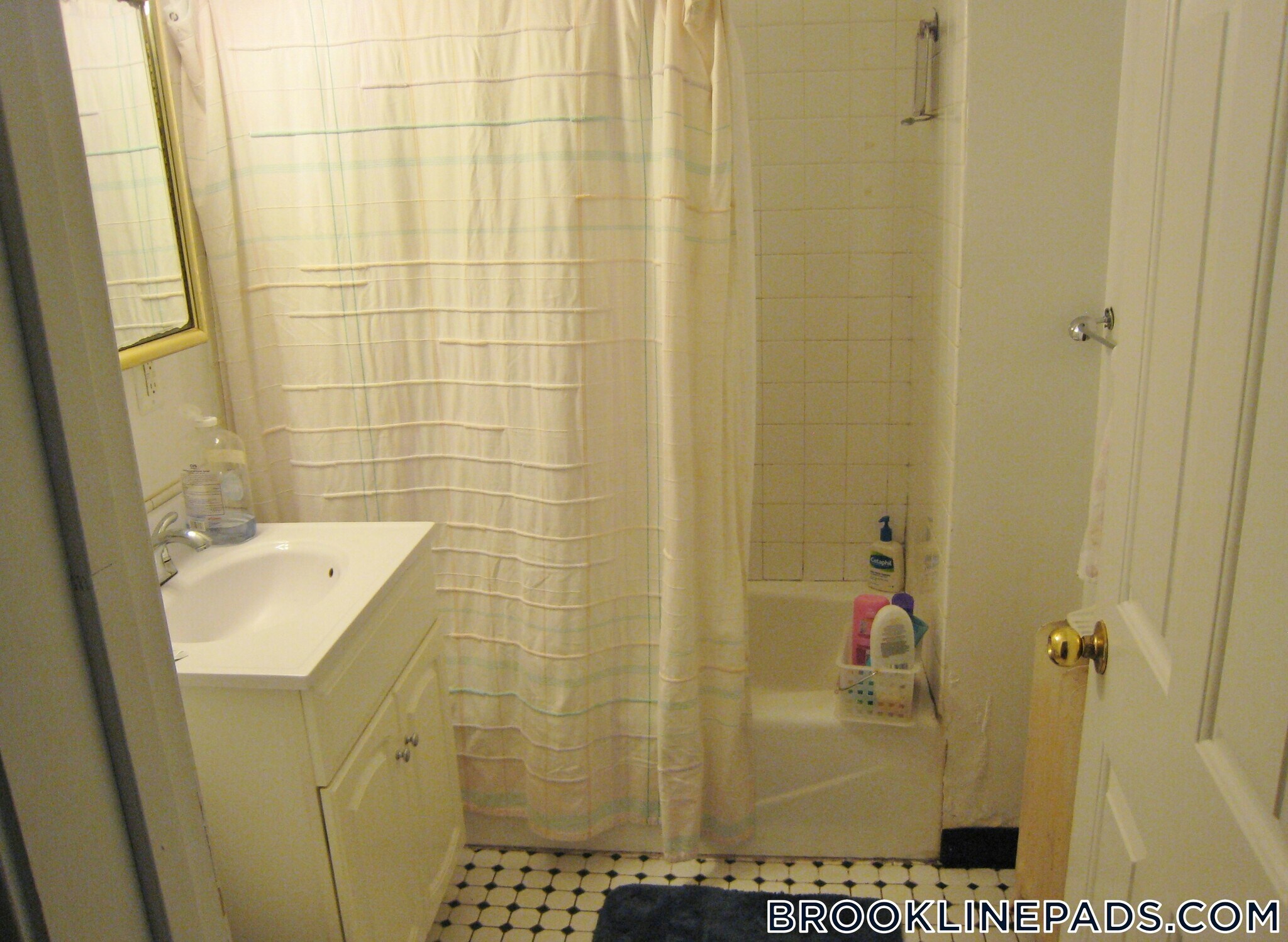 Building Photo - 322 St Paul St