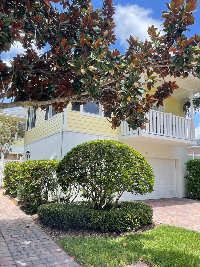 Building Photo - 211 Caravelle Dr