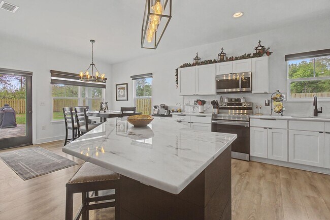 Building Photo - 197 W 1st Ave