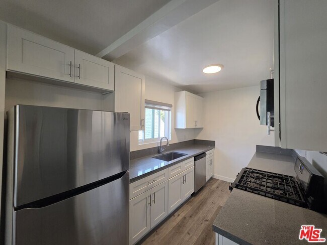 Building Photo - 10734 Palms Blvd