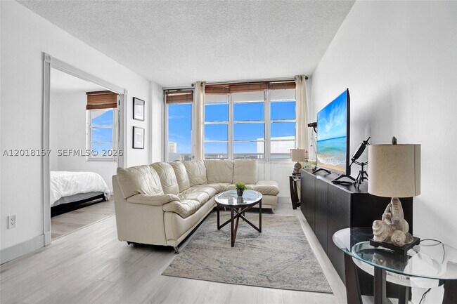Building Photo - 3725 S Ocean Dr