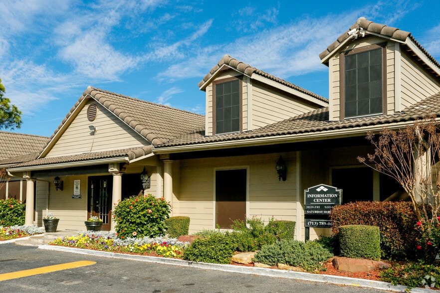 Sunset Shadows 9850 Meadowglen Ln Houston TX 77042 Apartment Finder