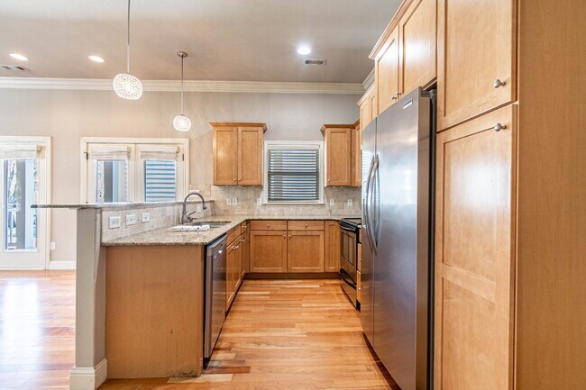 Building Photo - Charming 3-Bedroom Home with 2 Full Baths & 1,750 Sq. Ft. of Comfort in Fayetteville!