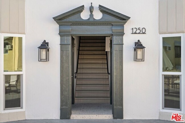 Building Photo - 1248 N Crescent Heights Blvd