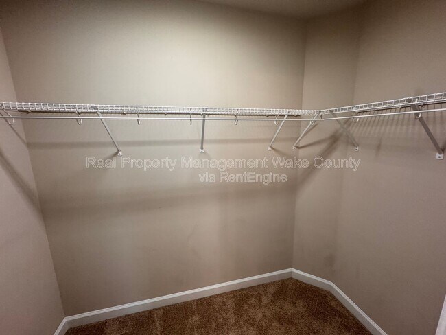 Building Photo - 912 Spring Meadow Dr