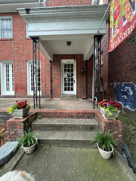 Building Photo - 1130 W Grace St