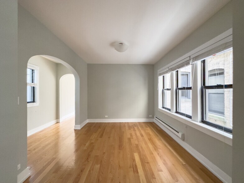 Building Photo - 814 Elm St