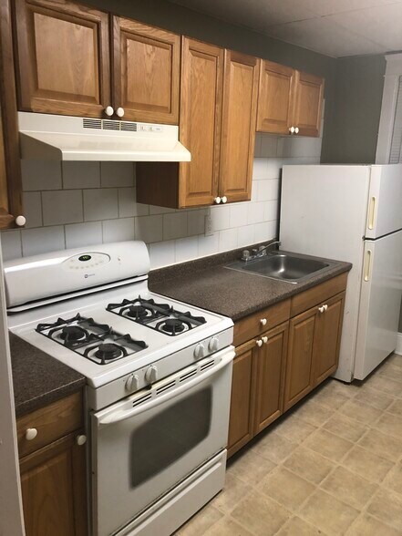 Primary Photo - 20 W Laurel St