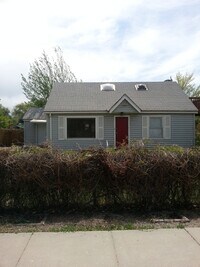 Building Photo - Cute East Side Cottage 3 Bedroom Home