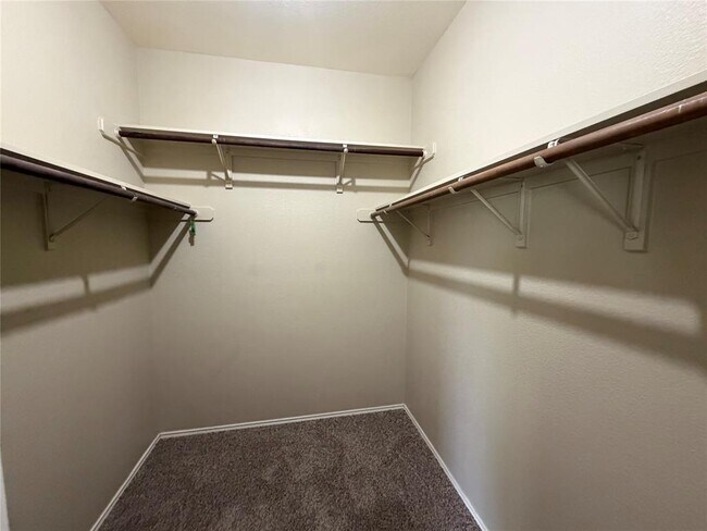 Building Photo - 1512 S Medina St