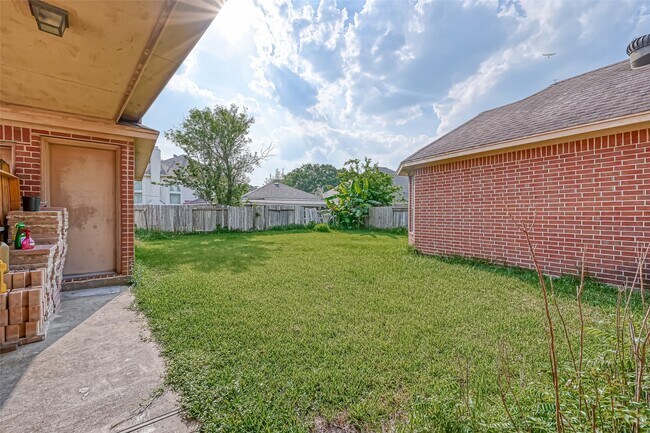 Building Photo - 6806 Rhodes Ct