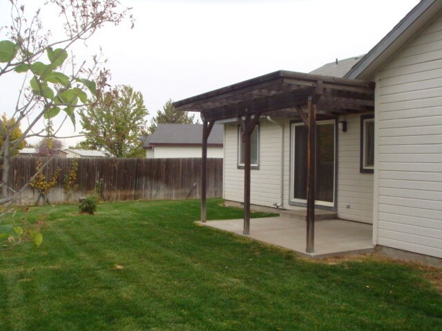 Building Photo - 1029 N Maple Creek Ave