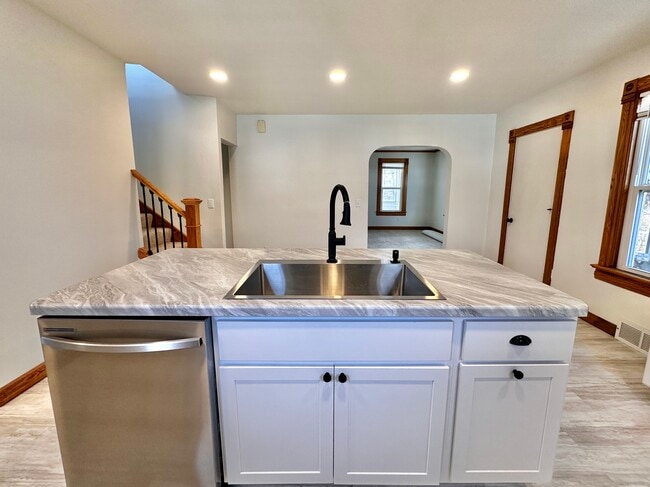 Building Photo - 1008 Giles St