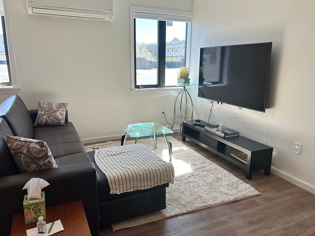 Building Photo - 64 Salem St