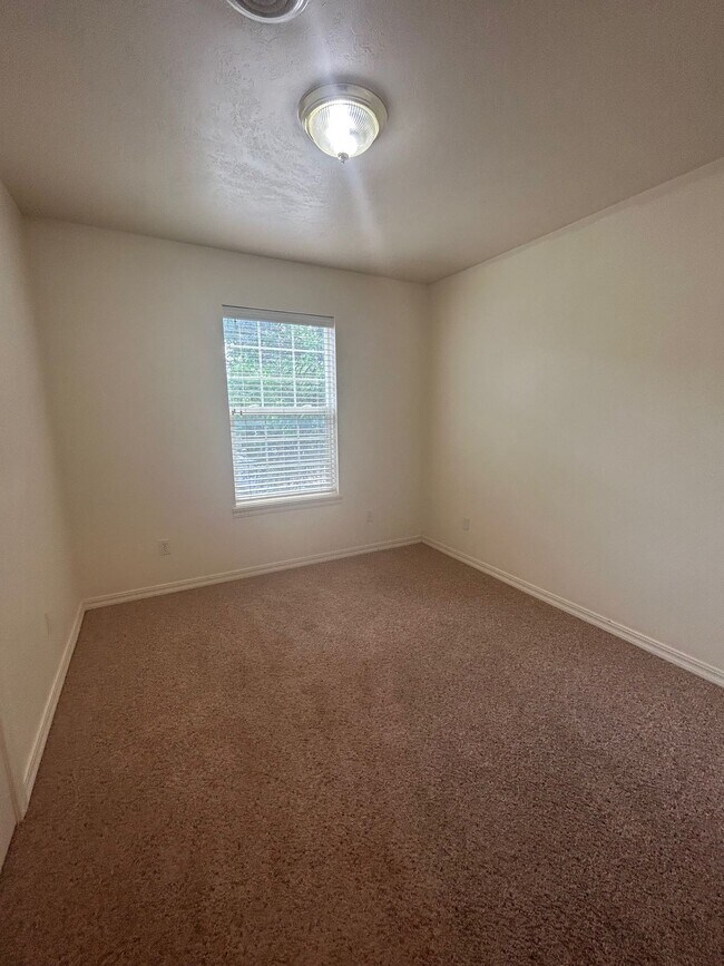 Building Photo - 465 Taft Ave