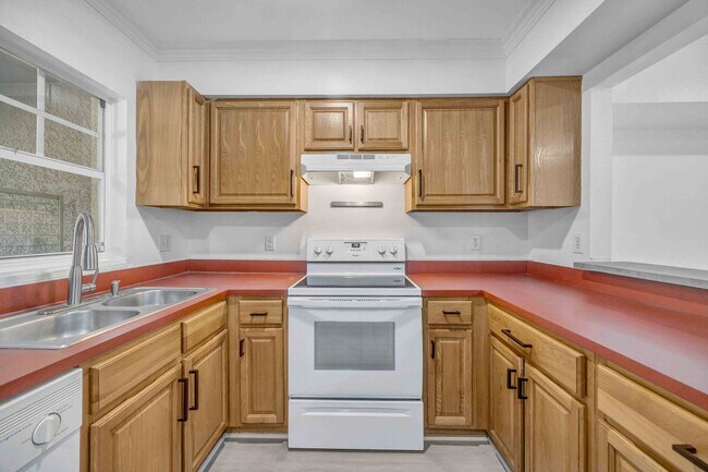 Building Photo - 2 Bedroom and 2.5 Bathroom Townhouse