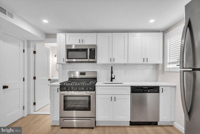 Building Photo - 220 Delsea Dr