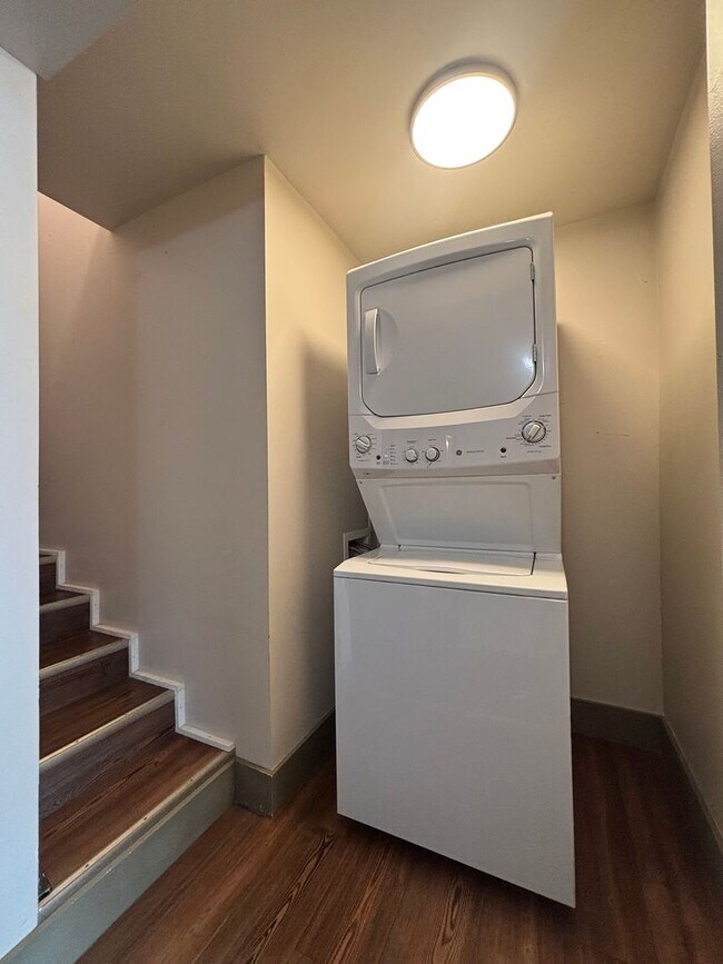 Building Photo - Move Downtown on Park Central Square 2 bed...